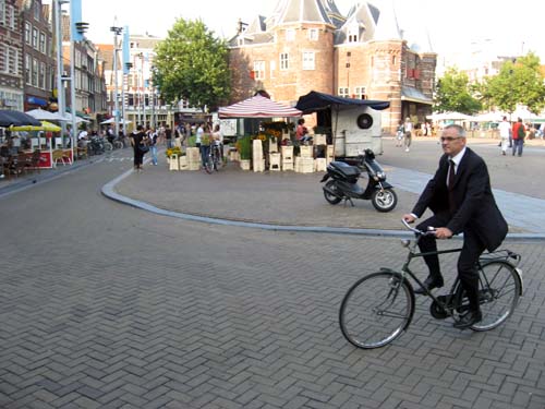 po1s_amsterdam_bicycle_suit.jpg