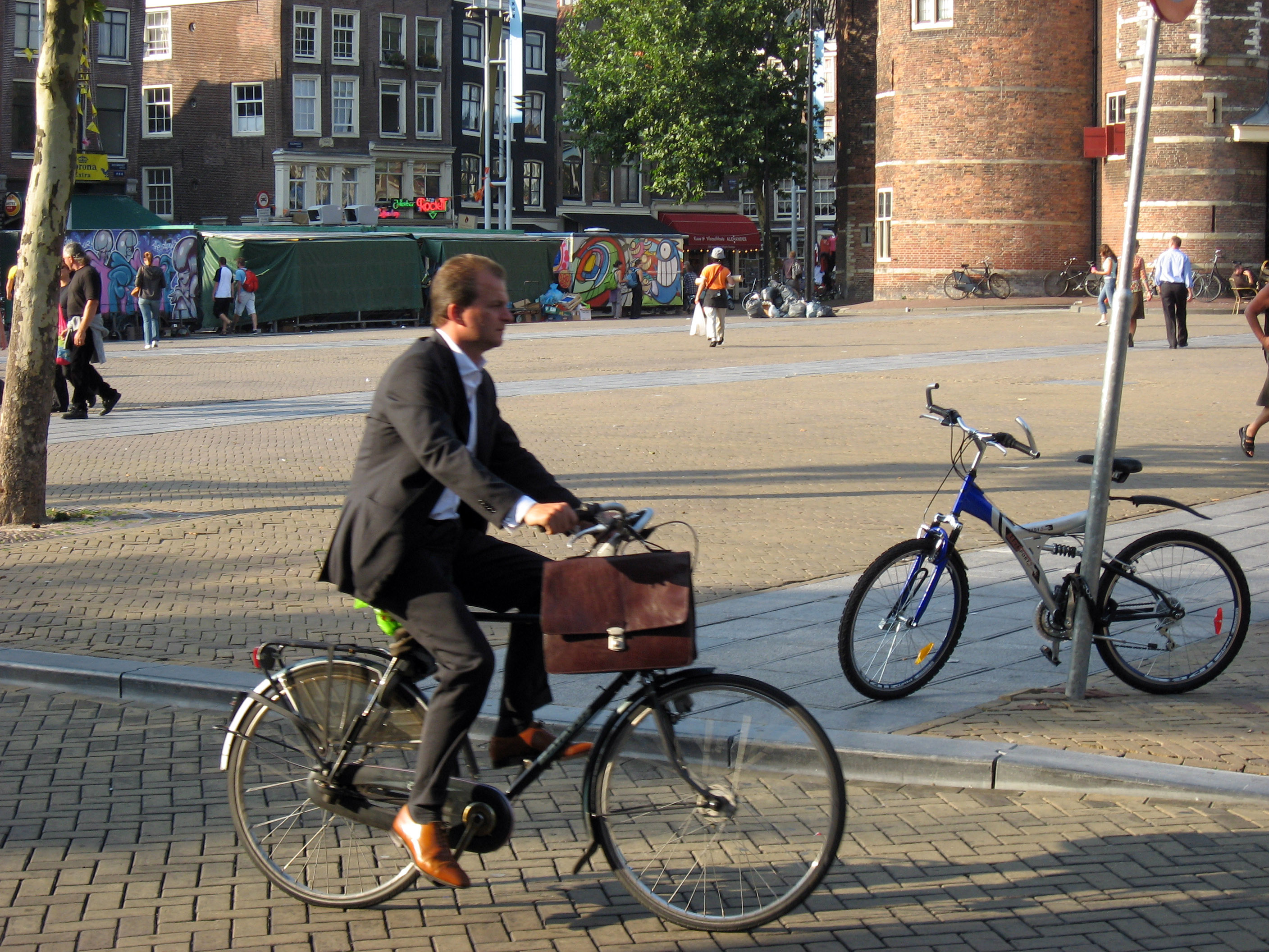 pr2b_amsterdam_bicycle_suit.jpg