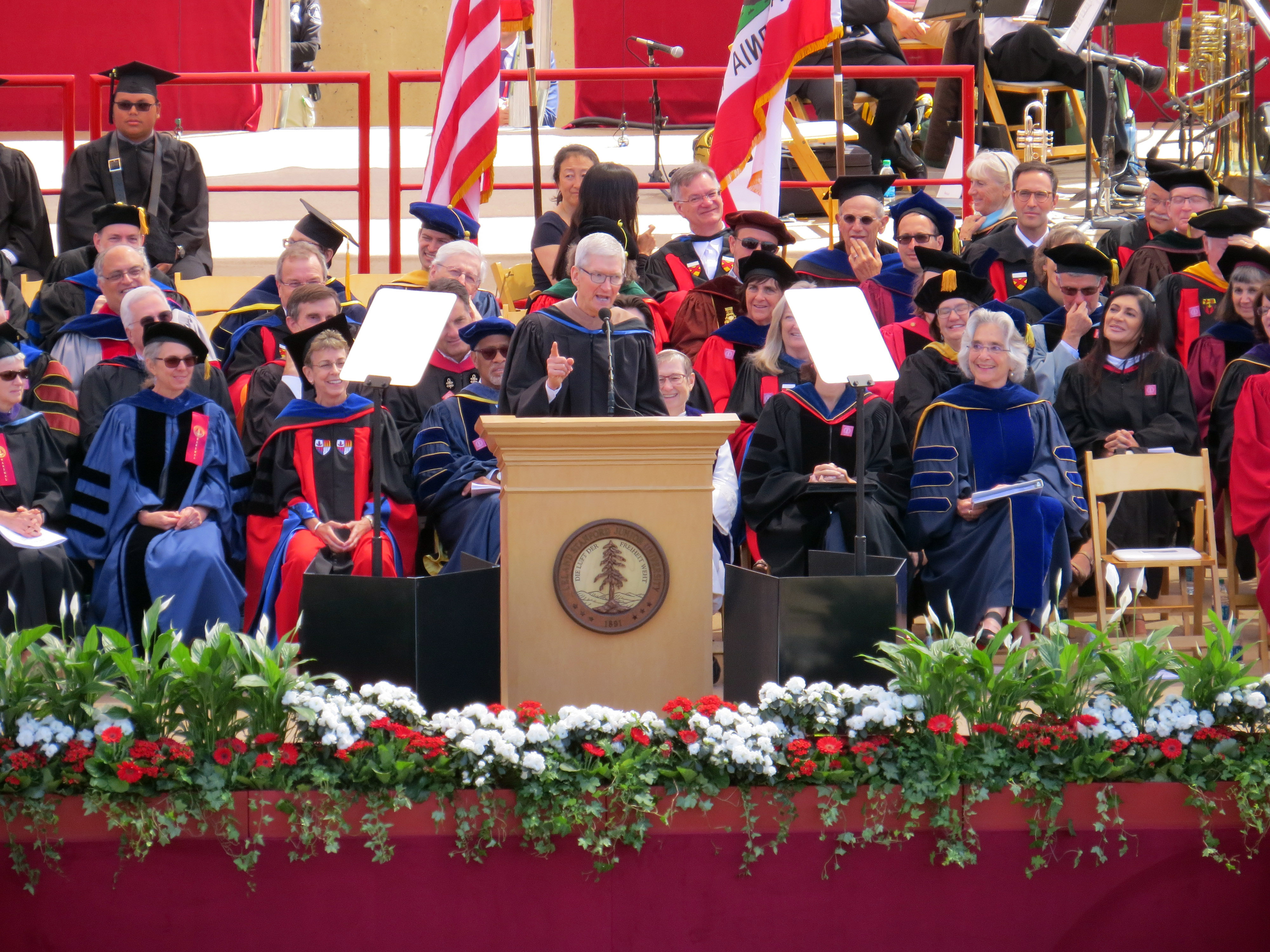 Oprah commencement speeches image